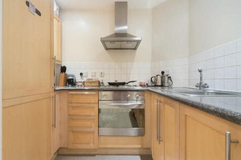 Wimbledon Central, SW19 photo 3