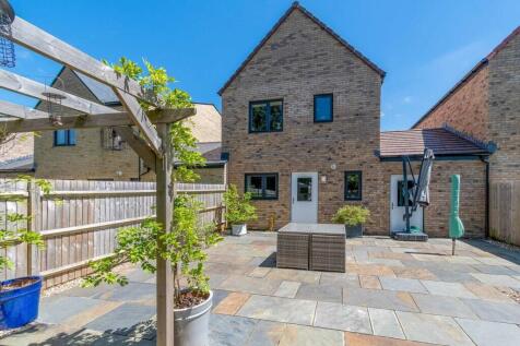 Garden to house