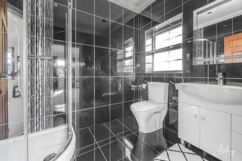 En-suite - Bedroom 3