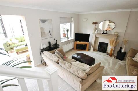 FULL WIDTH LOUNGE / DINER