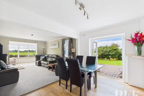 Kitchen / Dining &amp; Living Area