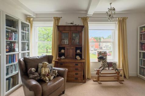 Bedroom Three / Study