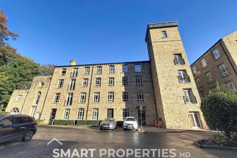 2-bed flat on Brook Lane, Golcar, Huddersfield, £800/mo
