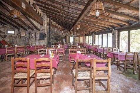 LARGE POSSESSION WITH RESTAURANT FOR SALE