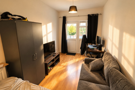 London Road, Hemel Hempstead, HP3 photo 3