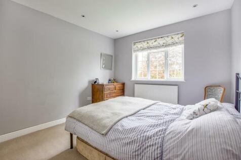 33 Hampden Road, HP13 6SZ-10.jpg