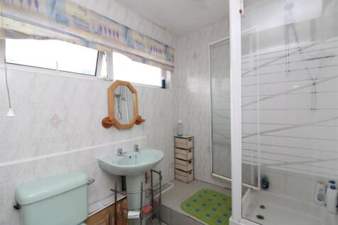 Upstairs bathroom.JPG