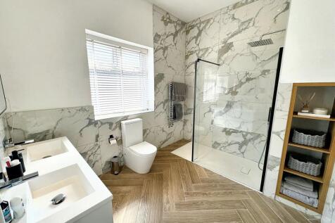 Master Bedroom En-suite