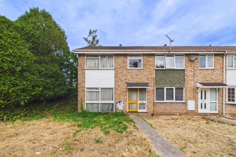 1 - 3-Bedroom house in Yate for Referbishment.jpg