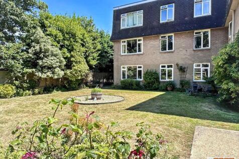 Hayling Island, PO11 - property photo