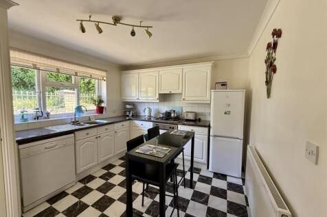 Kitchen/Breakfast Room: