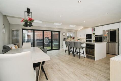 Kitchen Family Room