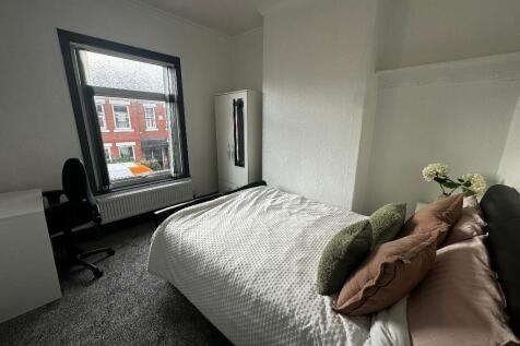 Monica Grove, Manchester, M19 2BN photo 4