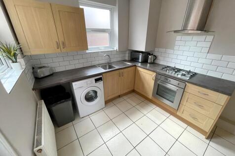 240 Molyneux (2)