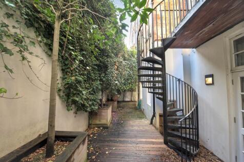 Flat 1, 10 Eaton Gate, Belgravia, SW1W 9BJ