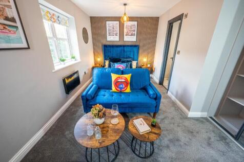 Studio 1, 10 Estella Close, Swindon, Wiltshire, SN25 photo 4