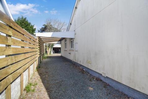 Drive to car port.jpg