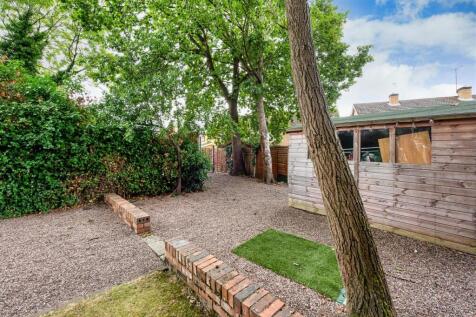 15 Paget Road-garden3.jpg