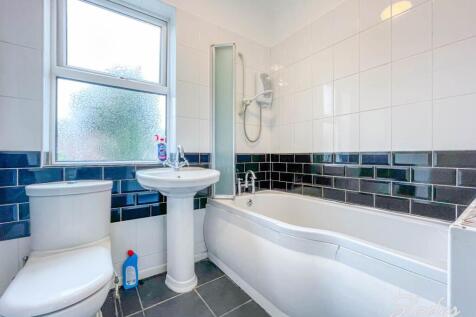 40 hawkwood bathroom