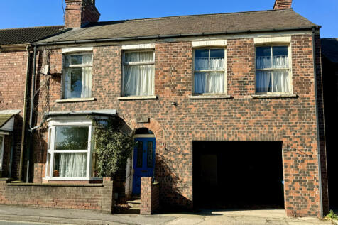 6 Bedroom Property - For Sale