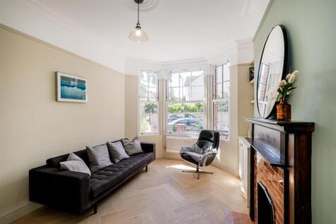 169 Peterborough Road furnished-8.jpg