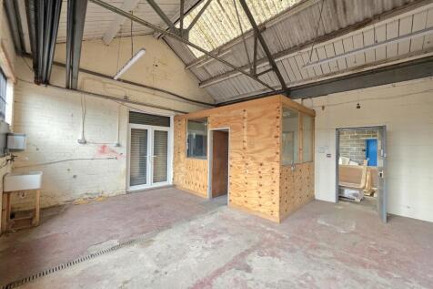 Warehouse to rent Image 3
