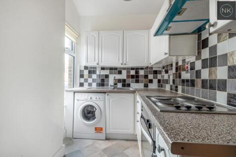 Chigwell Road, South Woodford, London, E18 photo 3