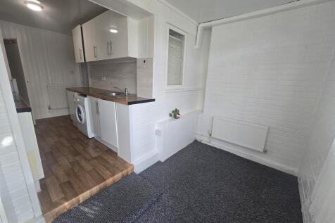 Elthorne Court, Feltham, Hounslow photo 3