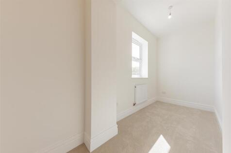 Flat 5 Pleydell Gardens for Sale by Guildcrest Est