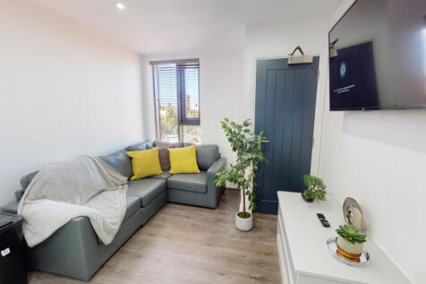 3 Bedroom Flat in L15 0AA