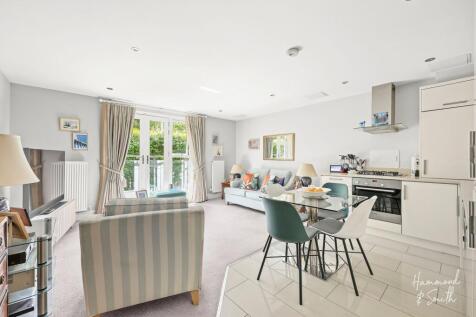 Open Plan Kitchen / Dining / Living Area