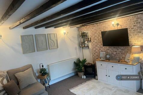 Lounge Showing Feature Wall