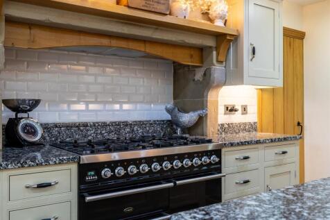 5 bed, 4 bath Semi-Detached in Sheffield - Photo 8
