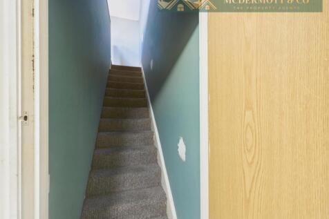 Flat 1A Stairs to Loft Room