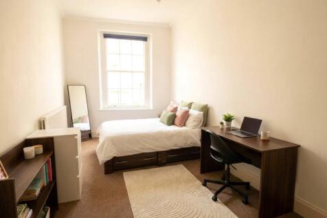 5-bed flat on St Michaels Hill, Kingsdown, Bristol, BS2, £3,995/mo