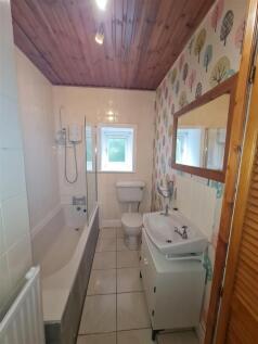 13 TownendStreet Bathroom.jpg
