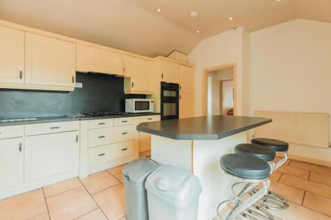 4-bed house on Alan Moss Road, Loughborough, £2,340/mo