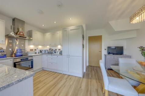 Kitchen / Dining Alt