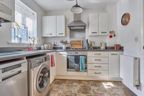 Fitted kitchen to rear