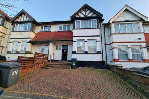 A well proportioned five bedroom house in a quiet