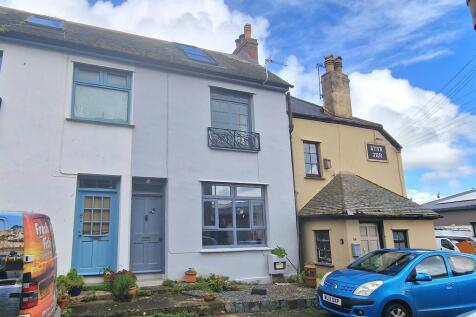 2 Bedrooms Mid Terrace House