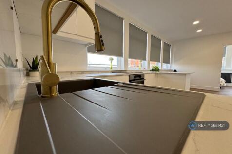 1 Bed Flat - Furnished