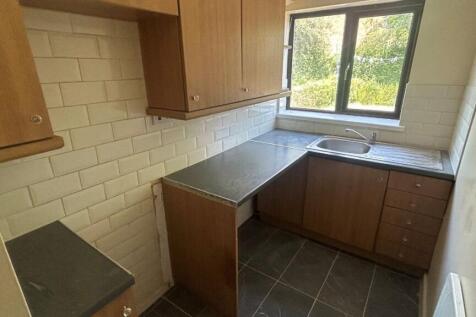 Grenville Close, Willenhall WS2 photo 3