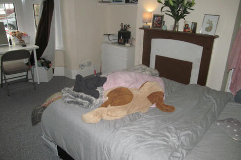6-bed terraced on Donnington Gardens, Reading, Berkshire, RG1, £4,500/mo