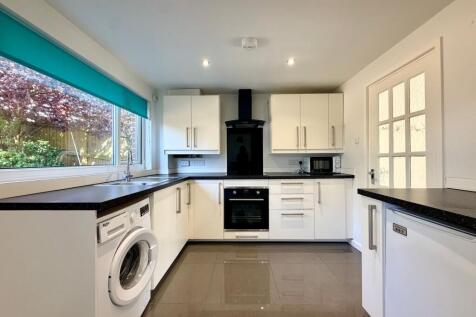 3-bed semi-detached on Bestwood Close, Arnold, £1,250/mo