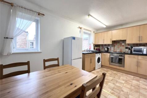 Dores Court, Swindon, Wiltshire, SN2 photo 4
