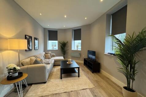 Spacious 1 Bed, 1 Bath Apartment for Short-Let