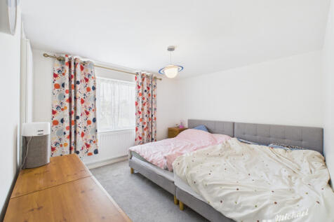 CAM03218G0-PR0634-STILL009