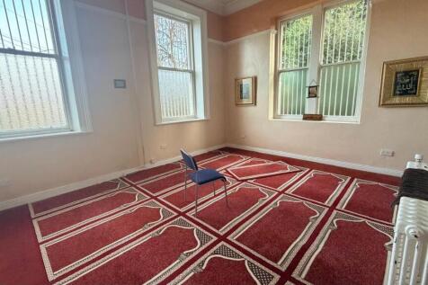 Commercial Property to rent Image 3