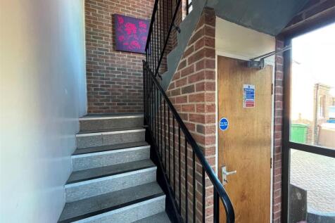 Communal Stairs - Ground Floor.jpg